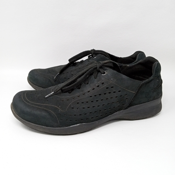 EARTH Serval Wide Womens 9.5D Black Perforated Nubuck Sport Sneaker Vented Shoe - Picture 1 of 12